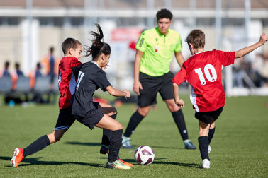 Imágenes del encuentro Santa Luis de Marillac 3-4 Paz de Ziganda de la segunda jornada del XL Torneo Interescolar.