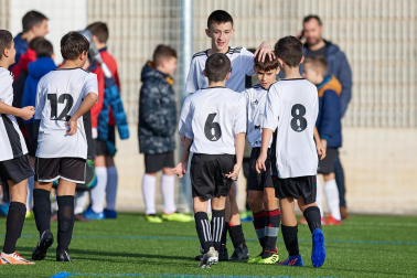 Imágenes del encuentro Azpilagaña 0-5 Atargi de la cuarta jornada del XL Torneo Interescolar
