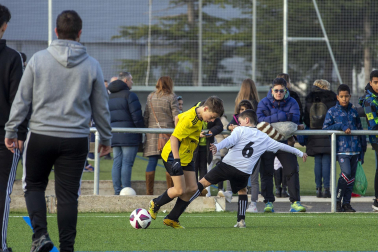 Imágenes del encuentro Azpilagaña 0-5 Atargi de la cuarta jornada del XL Torneo Interescolar.