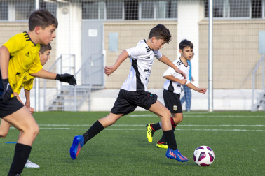 Imágenes del encuentro Azpilagaña 0-5 Atargi de la cuarta jornada del XL Torneo Interescolar.
