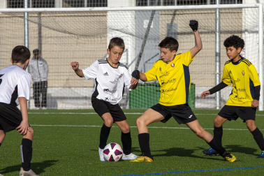 Imágenes del encuentro Azpilagaña 0-5 Atargi de la cuarta jornada del XL Torneo Interescolar.