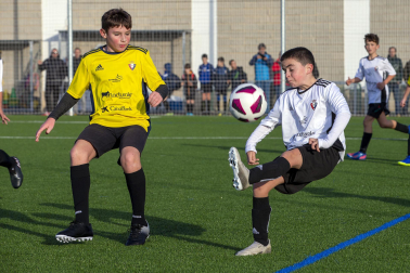 Imágenes del encuentro Azpilagaña 0-5 Atargi de la cuarta jornada del XL Torneo Interescolar.