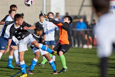 Imágenes del encuentro Catalina de Foix 0-4 Larraona Claret de la cuarta jornada del XL Torneo Interescolar.