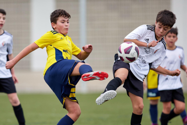 Imágenes del encuentro Eulza 1-5 Joakin Lizarraga de la cuarta jornada del XL Torneo Interescolar.