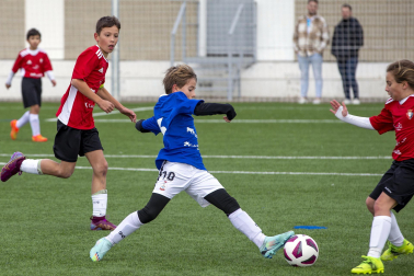 Imágenes del encuentro Juan Bautista Irurzun 1-1 Regina Pacis de la cuarta jornada del XL Torneo Interescolar.