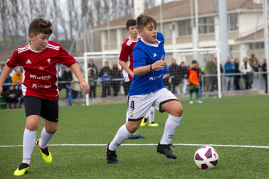 Imágenes del encuentro Juan Bautista Irurzun 1-1 Regina Pacis de la cuarta jornada del XL Torneo Interescolar.