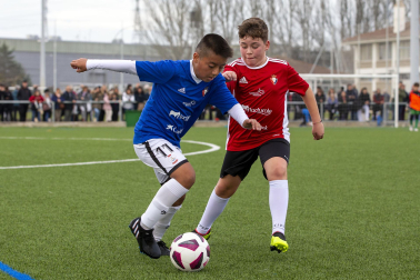 Imágenes del encuentro Juan Bautista Irurzun 1-1 Regina Pacis de la cuarta jornada del XL Torneo Interescolar.