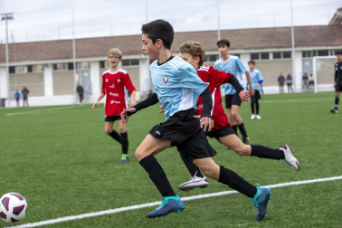 Imágenes del encuentro La Compasión 3-0 Alaitz Ik. de la cuarta jornada del XL Torneo Interescolar.