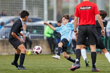 Imágenes del encuentro Lorenzo Goicoa 5-0 Auzalar Ik. de la cuarta jornada del XL Torneo Interescolar.