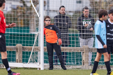 Imágenes del encuentro Lorenzo Goicoa 5-0 Auzalar Ik. de la cuarta jornada del XL Torneo Interescolar.