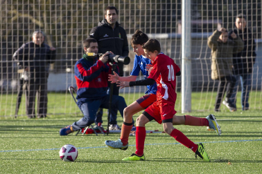 Imágenes del encuentro Mendialdea 3-3 Liceo Monjardín de la cuarta jornada del XL Torneo Interescolar.