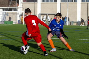 Imágenes del encuentro Mendialdea 3-3 Liceo Monjardín de la cuarta jornada del XL Torneo Interescolar.