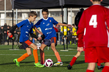 Imágenes del encuentro Mendialdea 3-3 Liceo Monjardín de la cuarta jornada del XL Torneo Interescolar.