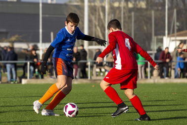 Imágenes del encuentro Mendialdea 3-3 Liceo Monjardín de la cuarta jornada del XL Torneo Interescolar.