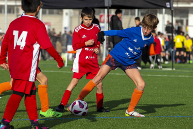 Imágenes del encuentro Mendialdea 3-3 Liceo Monjardín de la cuarta jornada del XL Torneo Interescolar.