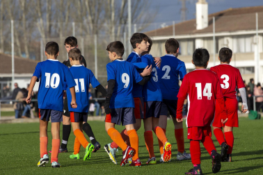 Imágenes del encuentro Mendialdea 3-3 Liceo Monjardín de la cuarta jornada del XL Torneo Interescolar.