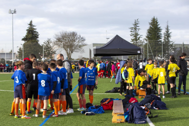 Imágenes del encuentro Mendialdea 3-3 Liceo Monjardín de la cuarta jornada del XL Torneo Interescolar.