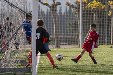 Imágenes del encuentro Mendialdea 3-3 Liceo Monjardín de la cuarta jornada del XL Torneo Interescolar.