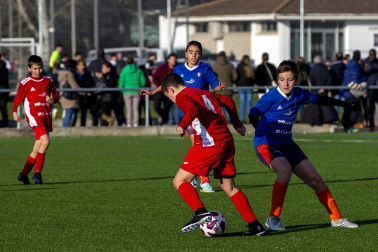 Imágenes del encuentro Mendialdea 3-3 Liceo Monjardín de la cuarta jornada del XL Torneo Interescolar.