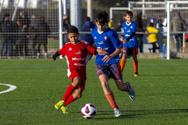 Imágenes del encuentro Mendialdea 3-3 Liceo Monjardín de la cuarta jornada del XL Torneo Interescolar.