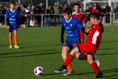 Imágenes del encuentro Mendialdea 3-3 Liceo Monjardín de la cuarta jornada del XL Torneo Interescolar.