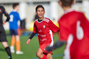 Imágenes del encuentro Mendialdea 3-3 Liceo Monjardín de la cuarta jornada del XL Torneo Interescolar.