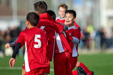 Imágenes del encuentro Mendialdea 3-3 Liceo Monjardín de la cuarta jornada del XL Torneo Interescolar.