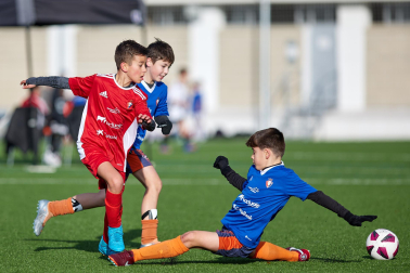 Imágenes del encuentro Mendialdea 3-3 Liceo Monjardín de la cuarta jornada del XL Torneo Interescolar.