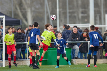 Imágenes del encuentro Mendialdea 3-3 Liceo Monjardín de la cuarta jornada del XL Torneo Interescolar.