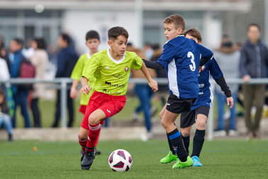 Imágenes del encuentro Mendialdea 3-3 Liceo Monjardín de la cuarta jornada del XL Torneo Interescolar.