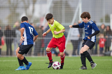 Imágenes del encuentro Mendialdea 3-3 Liceo Monjardín de la cuarta jornada del XL Torneo Interescolar.