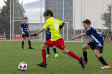 Imágenes del encuentro Mendialdea II 5-2 Lizarra Ik de la cuarta jornada del XL Torneo Interescolar.