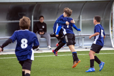 Imágenes del encuentro Mendialdea II 5-2 Lizarra Ik de la cuarta jornada del XL Torneo Interescolar.