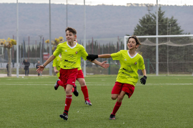 Imágenes del encuentro Mendialdea II 5-2 Lizarra Ik de la cuarta jornada del XL Torneo Interescolar.