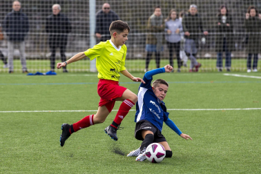Imágenes del encuentro Mendialdea II 5-2 Lizarra Ik de la cuarta jornada del XL Torneo Interescolar.