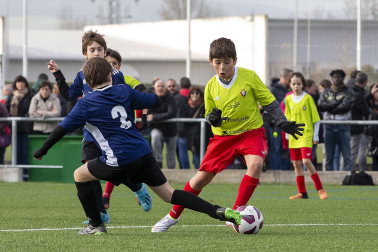 Imágenes del encuentro Mendialdea II 5-2 Lizarra Ik de la cuarta jornada del XL Torneo Interescolar.