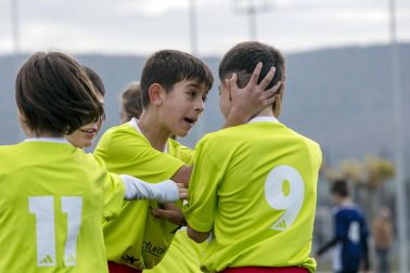 Imágenes del encuentro Mendialdea II 5-2 Lizarra Ik de la cuarta jornada del XL Torneo Interescolar.
