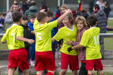 Imágenes del encuentro Mendialdea II 5-2 Lizarra Ik de la cuarta jornada del XL Torneo Interescolar.