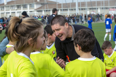 Imágenes del encuentro Mendialdea II 5-2 Lizarra Ik de la cuarta jornada del XL Torneo Interescolar.