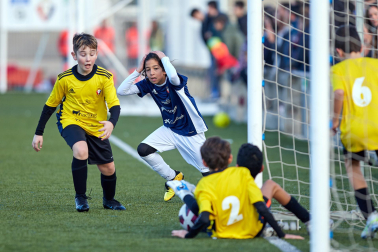 Imágenes del encuentro Mendillorri 1-7 Hermanas Uriz Pi de la cuarta jornada del XL Torneo Interescolar.