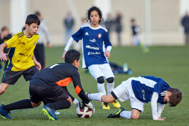 Imágenes del encuentro Mendillorri 1-7 Hermanas Uriz Pi de la cuarta jornada del XL Torneo Interescolar.