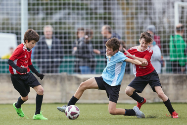 Imágenes del encuentro Paz de Ziganda 0-3 San Miguel (Noain) de la cuarta jornada del XL Torneo Interescolar.
