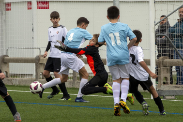 Imágenes del encuentro Principe Viana 3-1 Santo Tomás de la cuarta jornada del XL Torneo Interescolar.