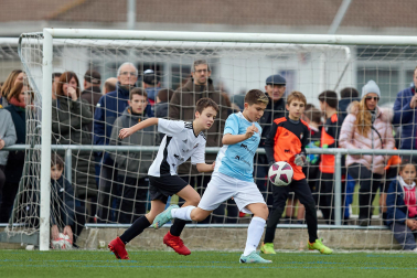 Imágenes del encuentro Principe Viana 3-1 Santo Tomás de la cuarta jornada del XL Torneo Interescolar.