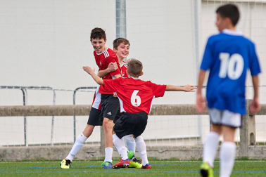 Imágenes del encuentro Juan Bautista Irurzun 1-1 Regina Pacis de la cuarta jornada del XL Torneo Interescolar.