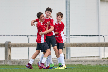Imágenes del encuentro Juan Bautista Irurzun 1-1 Regina Pacis de la cuarta jornada del XL Torneo Interescolar.
