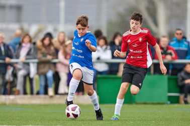 Imágenes del encuentro Juan Bautista Irurzun 1-1 Regina Pacis de la cuarta jornada del XL Torneo Interescolar.