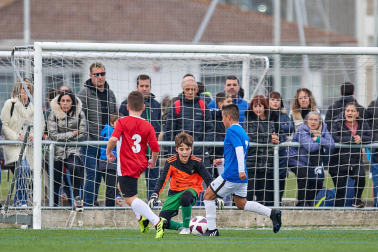 Imágenes del encuentro Juan Bautista Irurzun 1-1 Regina Pacis de la cuarta jornada del XL Torneo Interescolar.