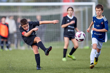 Imágenes del encuentro Santa Luisa de Marillac 0-6 Doña Mayor de la cuarta jornada del XL Torneo Interescolar.
