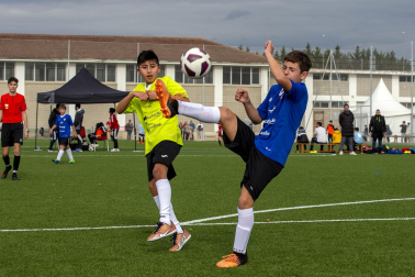 Imágenes del encuentro Virgen Blanca 1-0 Hilarión Eslava de la cuarta jornada del XL Torneo Interescolar.